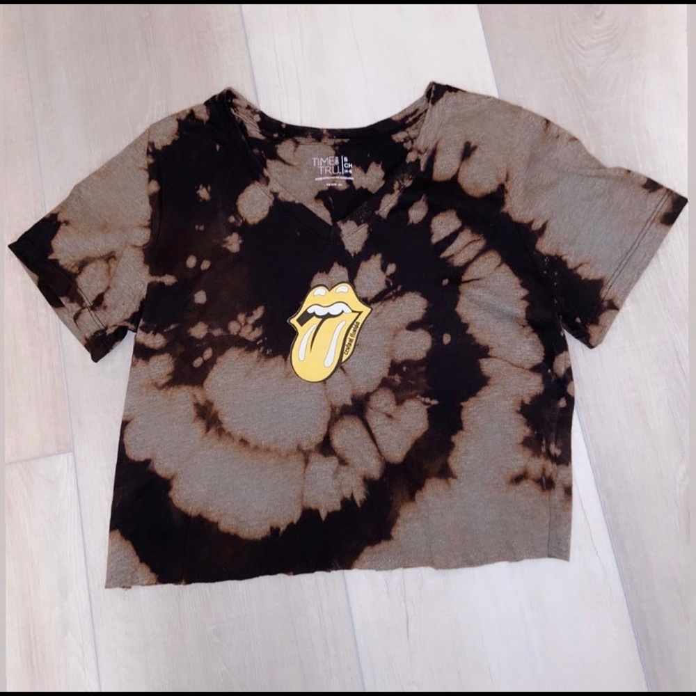 CUSTOM COLLEGE CROP TOPS